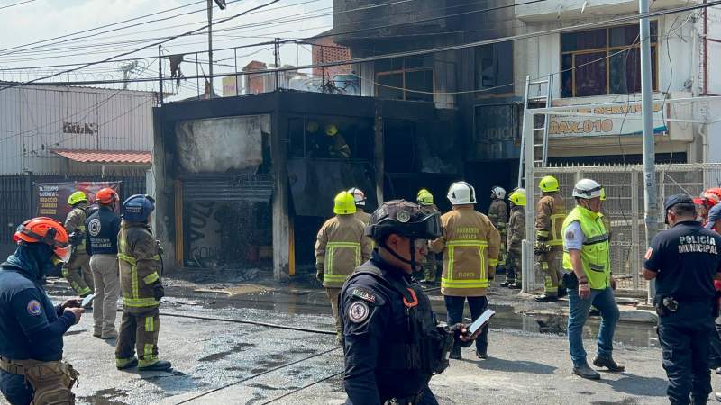 Se incendia talachería en la Ciudad de Oaxaca; logran rescatar un lomito