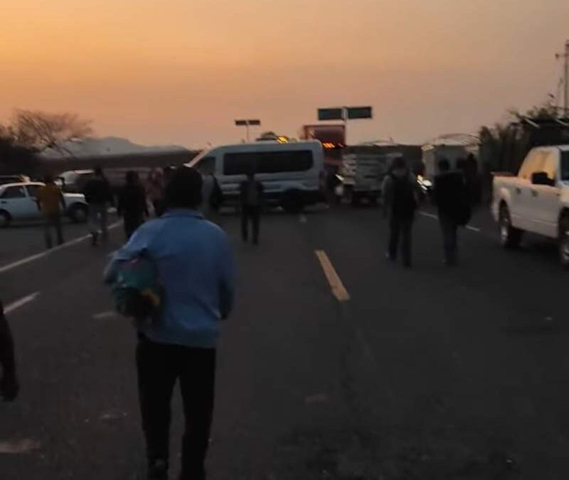 Se mantiene bloqueo en el Istmo; no hay paso para Oaxaca