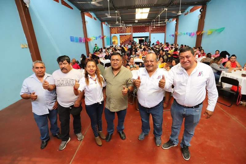 A las mujeres no sólo hay que reconocerlas, hay que catapultarlas porque son el motor de las familias oaxaqueñas: Juan Rosas