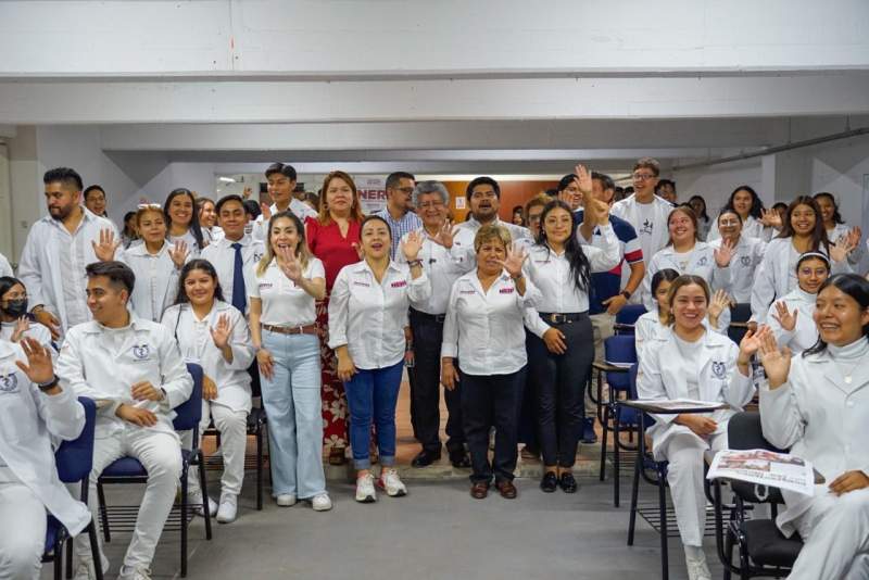 Afianzan Martínez Neri y estudiantes universitarios compromiso mutuo para consolidar el proyecto de transformación en la ciudad