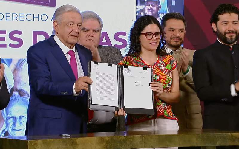 AMLO celebra 1 de mayo con firma de decreto de creación del Fondo de Pensiones del Bienestar