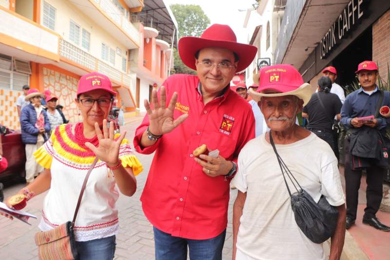 Benjamín Robles «El Bueno» camina todo Oaxaca para ganar: llega a Huautla