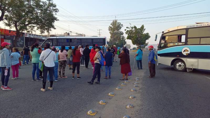 Bloquean paso en la Y en Zaachila