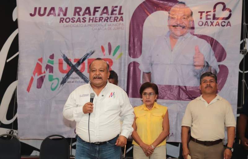 “Conozco sus necesidades, si el voto me favorece no les voy a fallar”, afirma Juan Rosas Herrera a Sindicato Independiente del Municipio de Oaxaca.