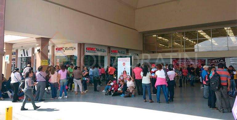 En su segundo día de paro, maestros contemplan toma de Plazas Comerciales en Oaxaca y retiro de propaganda electoral