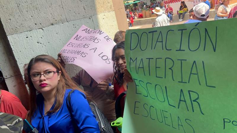 Integrantes del SITEM piden igualdad para sus escuelas en Oaxaca