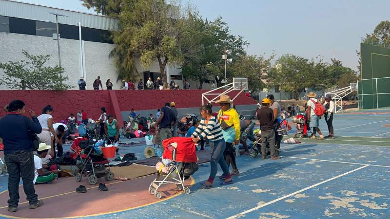 Llega caravana al polideportivo en la Ciudad Oaxaca