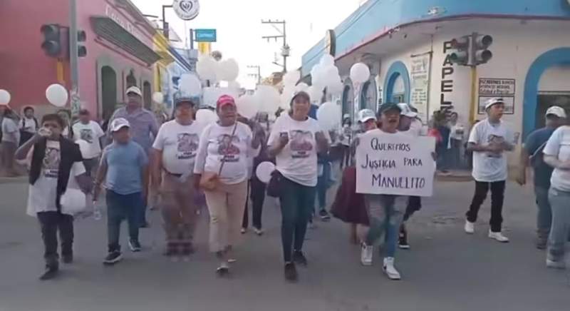 Marchan en memoria de Manuel Uriel Alcázar Trujillo a un año después de su asesinato en Miahuatlán de Porfirio Díaz