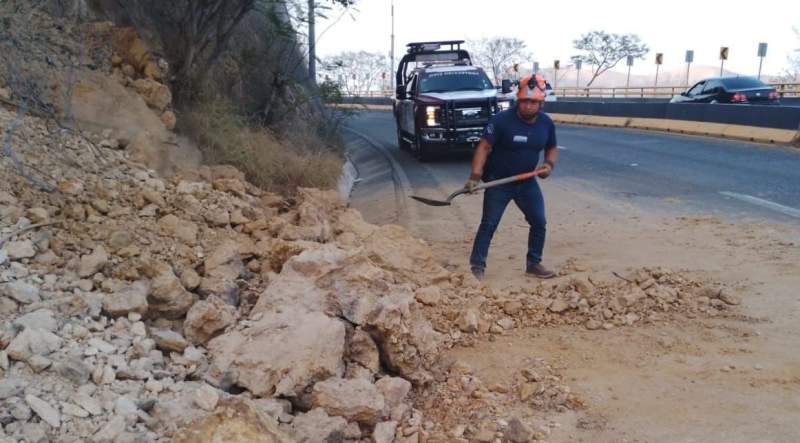 Pequeño deslave se registra en el Cerro del Fortín en la capital