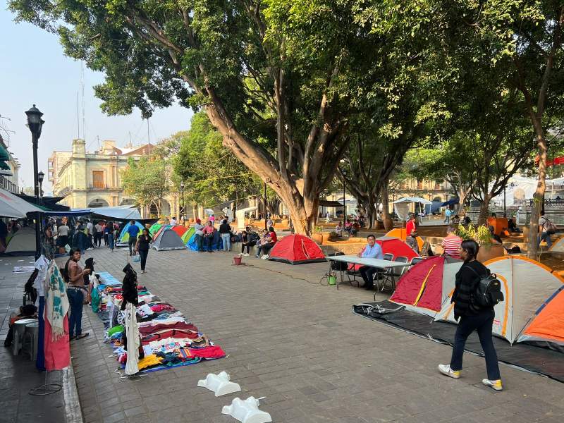Sección 22 inicia la instalación de su plantón en el zócalo de Oaxaca