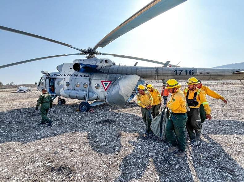 Suman dos helicópteros al combate del incendio en Tepelmeme