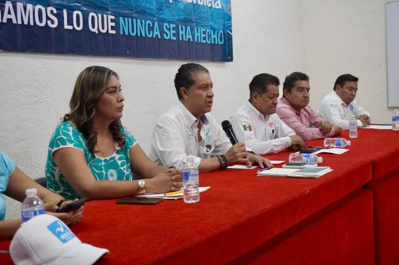 Pepe Urbieta sostuvo un encuentro con la Cámara Mexicana de la Industria de la Construcción delegación Oaxaca (CMIC