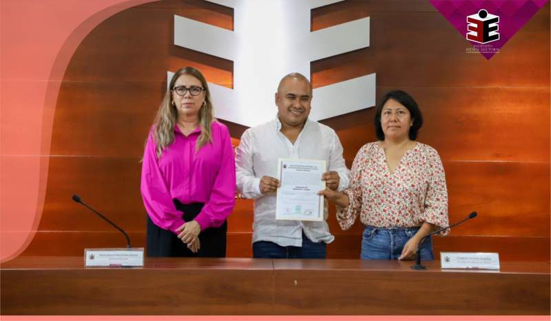 Dante Montaño recibe su constancia como diputado local por el PT