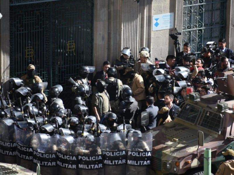 Ejército intenta dar golpe de Estado en Bolivia; Arce llama a movilización