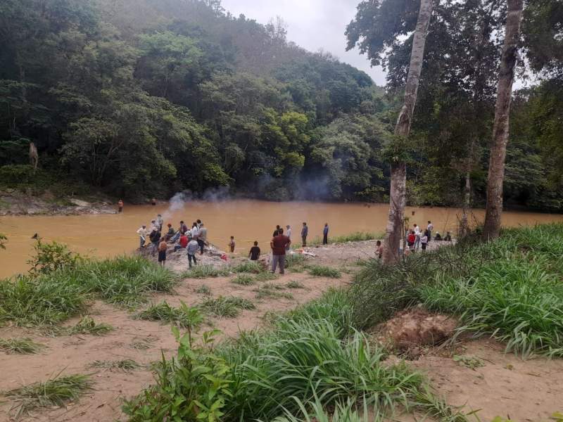 Entre árboles fue encontrado el cuerpo del menor desaparecido en río Atoyaquillo, Putla