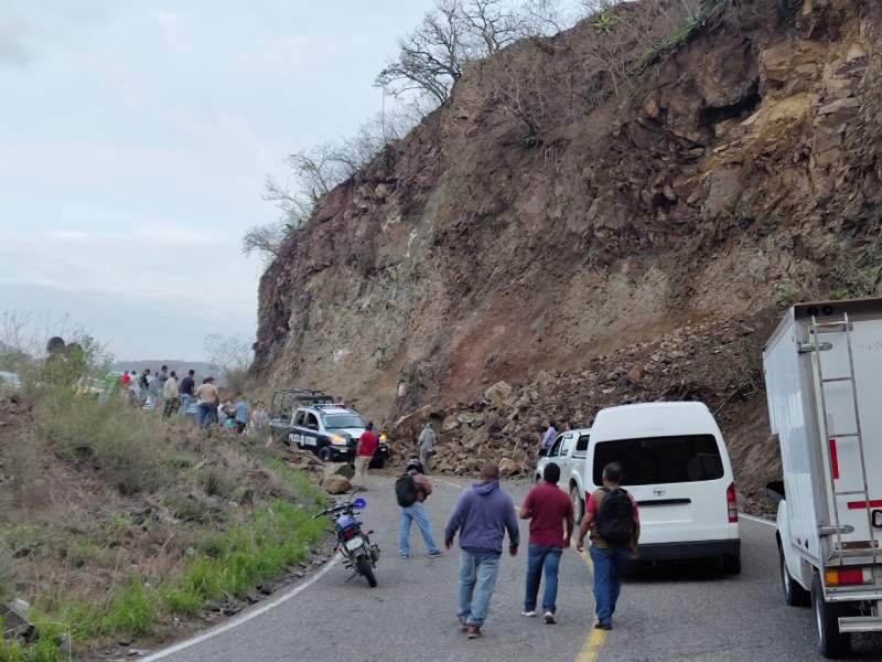 Se empieza a liberar paso en zonas con derrumbes en la entidad