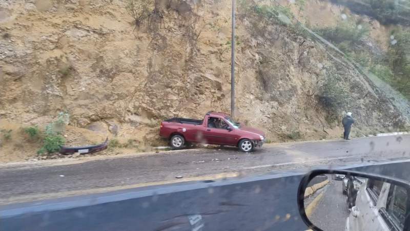 Se registra accidente en el Cerro del Fortín, se reportan solo daños materiales