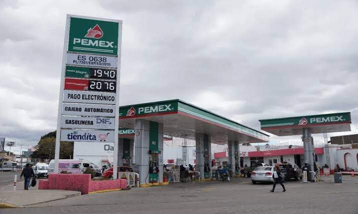 Sigue generando crisis en gasolineras la toma de la Sección 22 en planta de Pemex