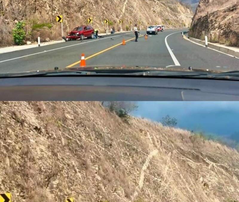 Sube a dos el número de muertos tras accidente en la autopista Oaxaca – Costa