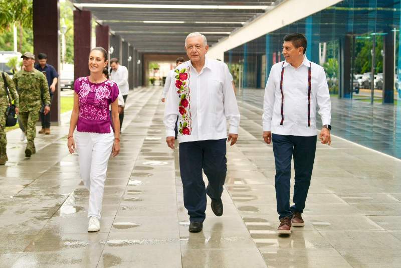 Supervisan Obrador y Sheinbaum el astillero y el rompeolas en Salina Cruz