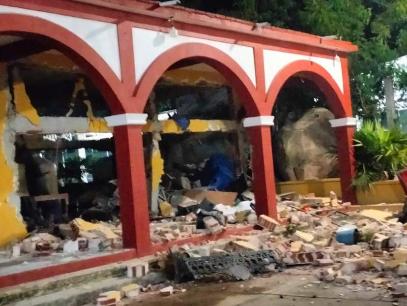 Se registra fuerte explosión en la agencia de Santa María Tijaltepec; se descartan víctimas