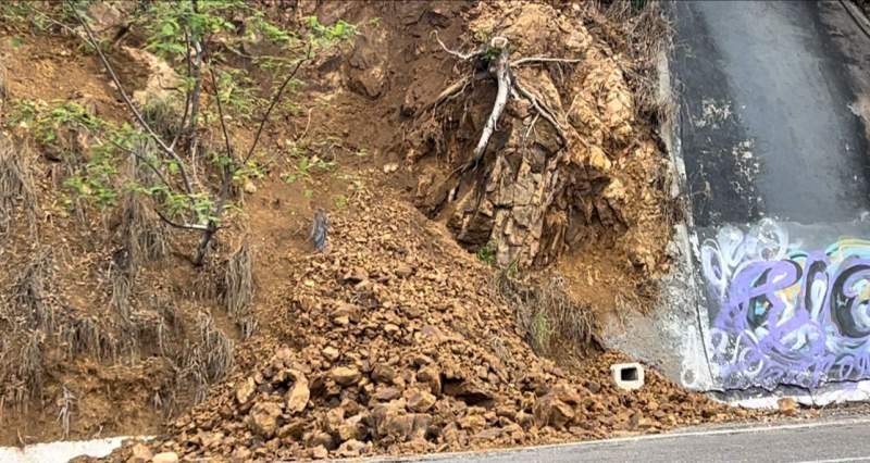 Vecinos de la Colonia Linda Vista, piden atención tras desgajamiento de una parte del cerro