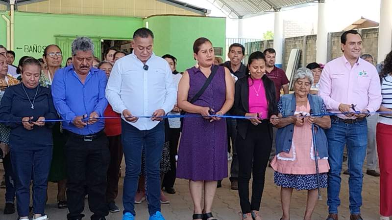 Aplauden locatarios del Mercado Santa Elena desempeño de Dr. Chente Castellanos