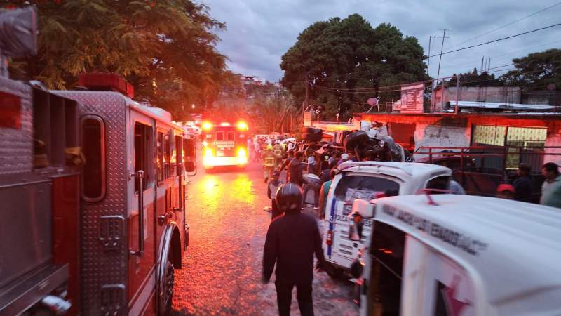 Atiende Bomberos incidente vial en Agencia Donají, Oaxaca de Juárez