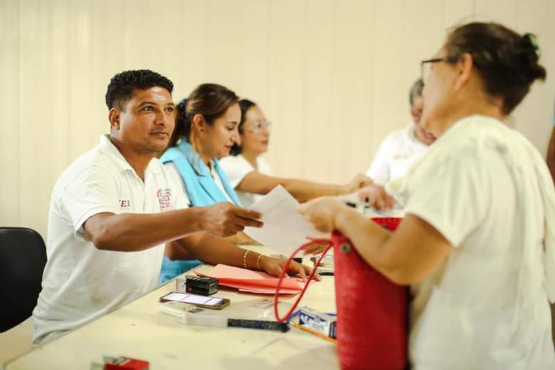 Inicia IEEPO en el Istmo y la Costa entrega de apoyo por concepto de uniformes escolares 2024