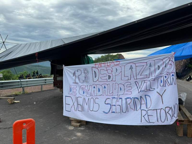 Pobladores de San Juan Juquila Mixex bloquean paso en la autopista Oaxaca – Istmo