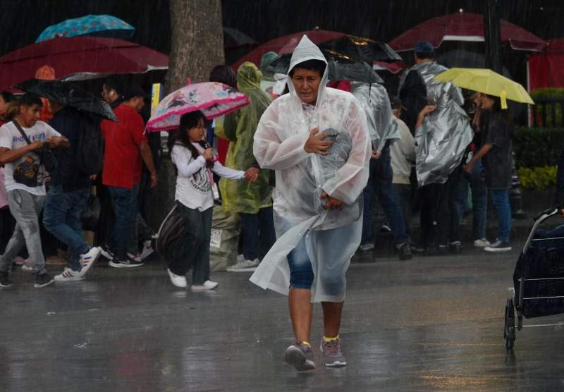 Prepárese…Monzón Mexicano y Onda Tropical 13 azotarán con lluvias intensas, granizo y fuertes vientos