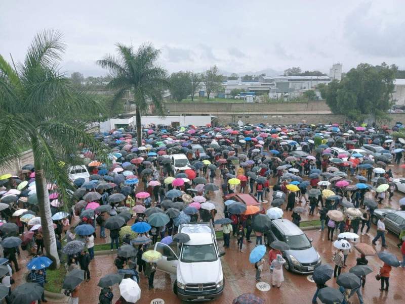 Protestan padres de familia en Ciudad Administrativa