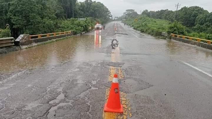 Ríos a punto de desbordarse y cierres parciales deja lluvia en el Istmo