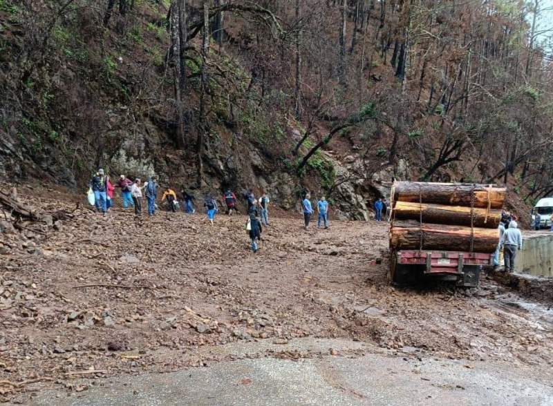 Se empiezan a liberar pasos afectados por lluvias en la Sierra Juárez e Istmo