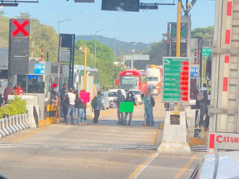 Toman manifestantes la Caseta de Huitzo