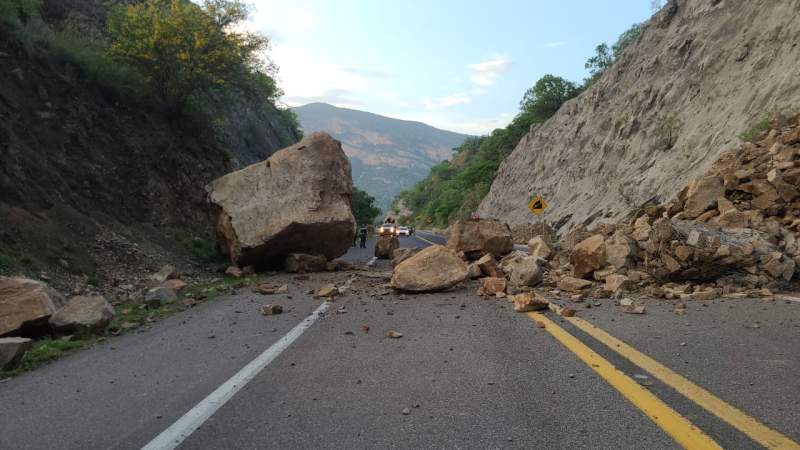 Cierre total a circulación vehicular en la autopista Oaxaca- Cuacnopalan