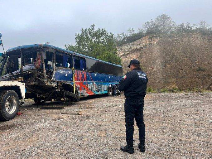 Al menos 10 personas lesionadas deja accidente de un autobús en la autopista Oaxaca – Cuacnopala