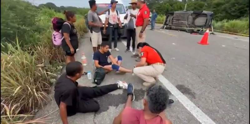 Al menos dos migrantes muertos y más de 20 heridos deja accidente en el Istmo