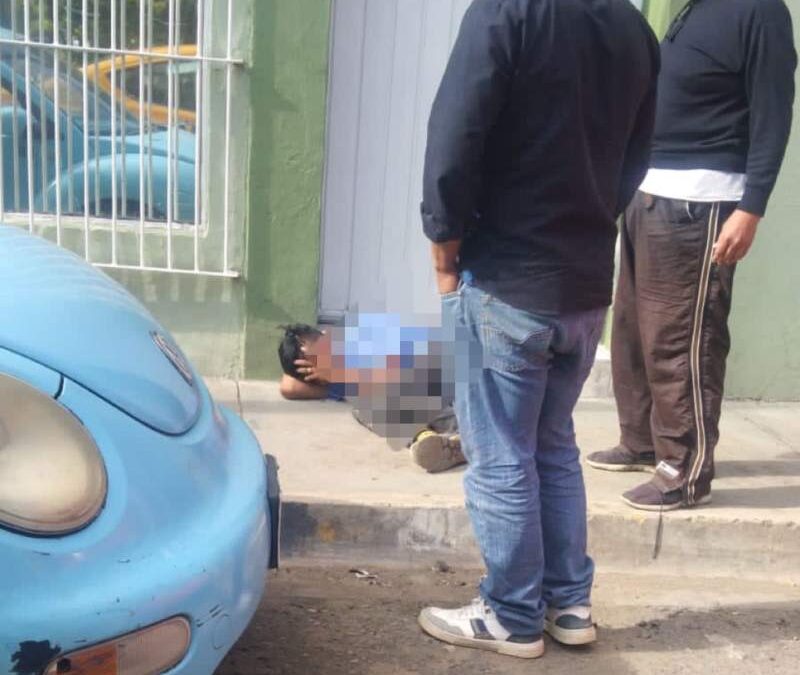 Golpean a presunto ladrón en calles de la capital