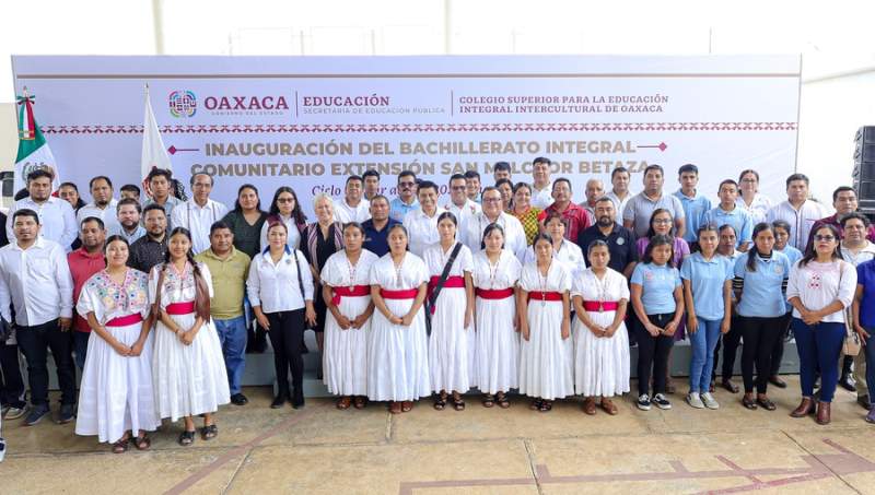 Inaugura Salomón Jara el Bachillerato Integral Comunitario Extensión San Melchor Betaza