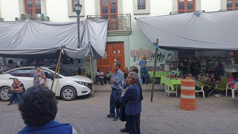 Jubilados toman edificio de la Sección 22 y bloquean sobre Armenta y López