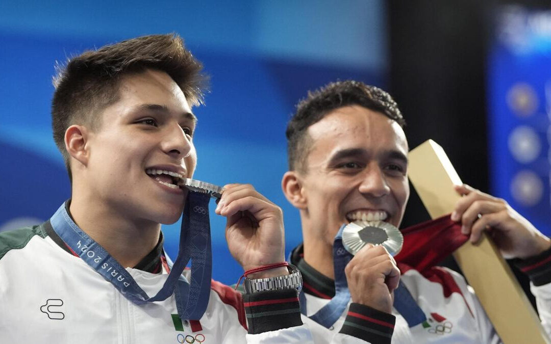 París 2024: ¡Orgullo mexicano! Osmar Olvera y Juan Celaya ganan plata en clavados trampolín de 3 metros en Juegos Olímpicos