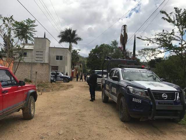 Policías de Atzompa perderían su certificado policial si son encontrados responsables de agresión a su compañera