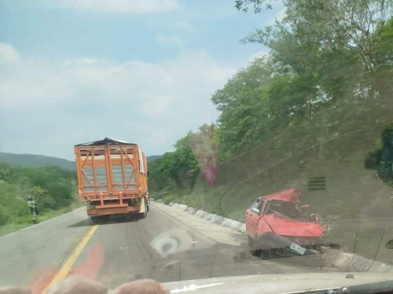 Prensado muere automovilista tras choque con tráiler en carretera del Istmo