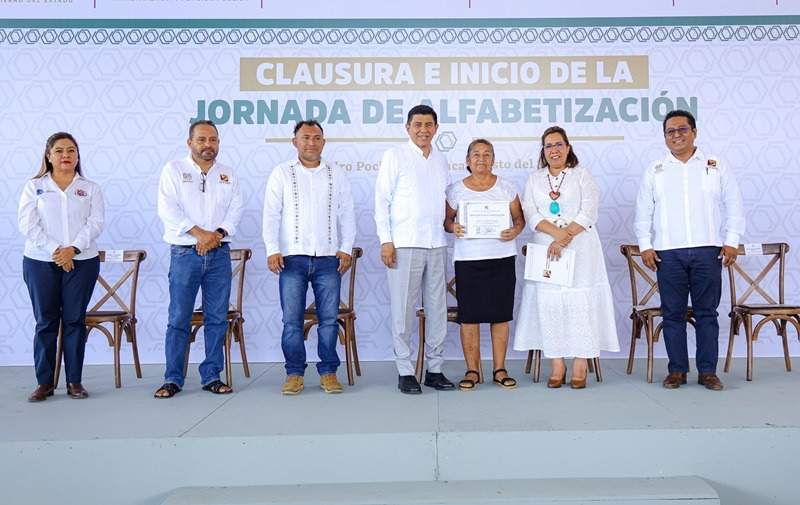 Refrenda Gobierno de Oaxaca combate al rezago educativo en San Pedro Pochutla