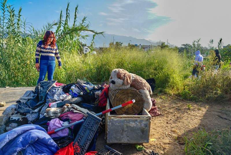 Retiran a personas de situación de calle que vivían dentro del Río Atoyac, por obras