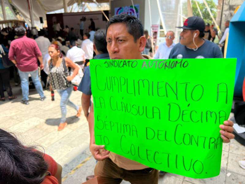 Sindicato Autónomo sigue con su protesta en el Palacio Municipal; piden buen recurso