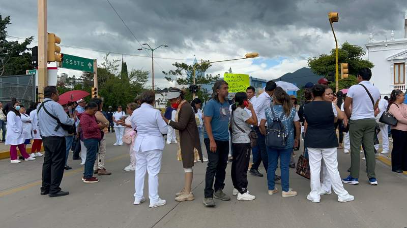 Trabajadores de la Subsección 07 del Hospital Civil se movilizan en la capital