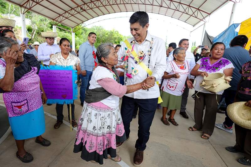 Refrenda Salomón Jara compromiso para atender el camino de la ruta del Flechador del Sol en la Mixteca