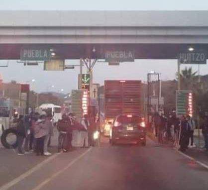 Amanece tomada la Caseta de Huitzo en Oaxaca